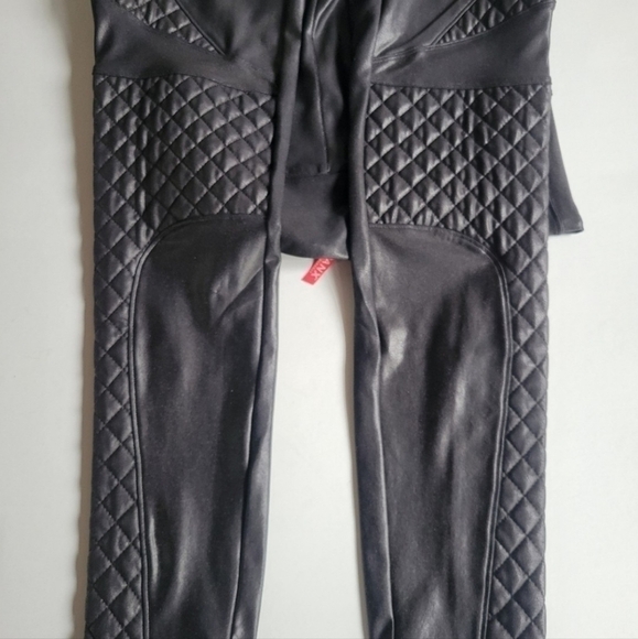 Spanx quilted faux leather leggings size medium. - Picture 9 of 9